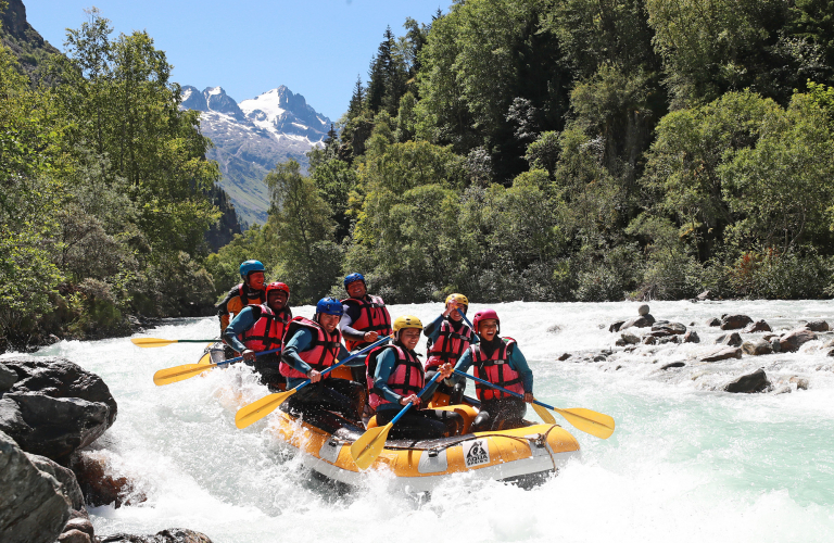 Rapide sur le veneon avec glacier des fetoule en arriere plan